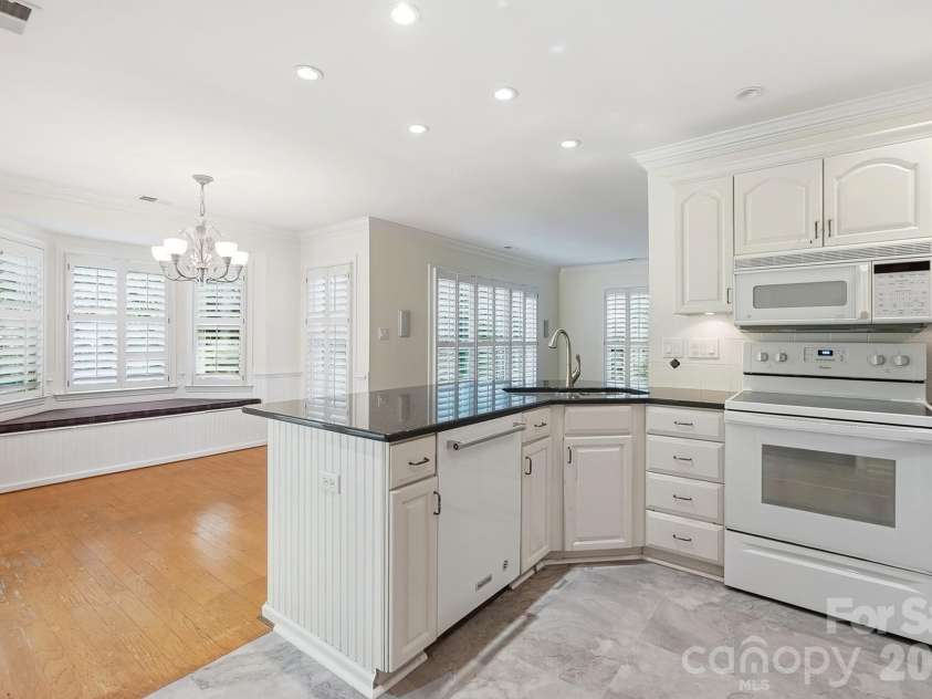 10012 Brass Eagle Lane, Charlotte, NC 28210.  MLS# CAR4406451, YatesRealty ID 39906. 