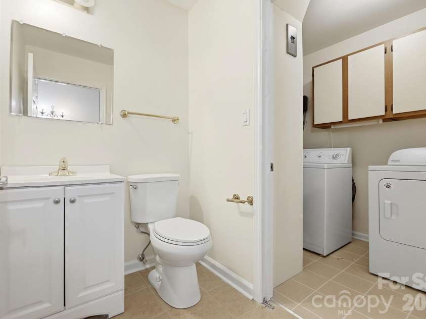 10012 Brass Eagle Lane, Charlotte, NC 28210.  MLS# CAR4406451, YatesRealty ID 39906. 