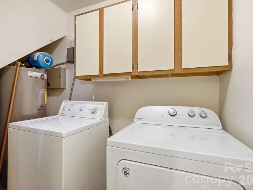 10012 Brass Eagle Lane, Charlotte, NC 28210.  MLS# CAR4406451, YatesRealty ID 39906. 