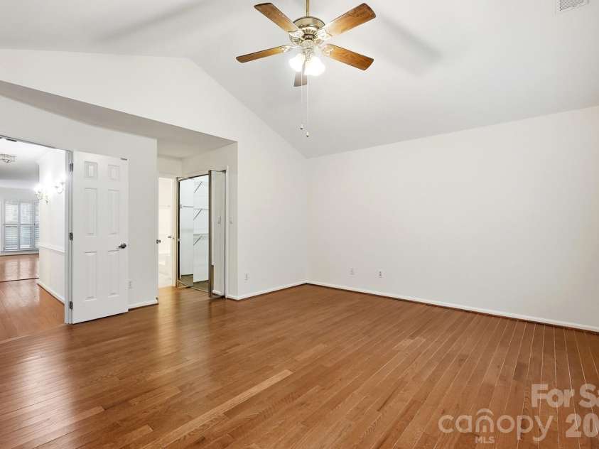 10012 Brass Eagle Lane, Charlotte, NC 28210.  MLS# CAR4406451, YatesRealty ID 39906. 