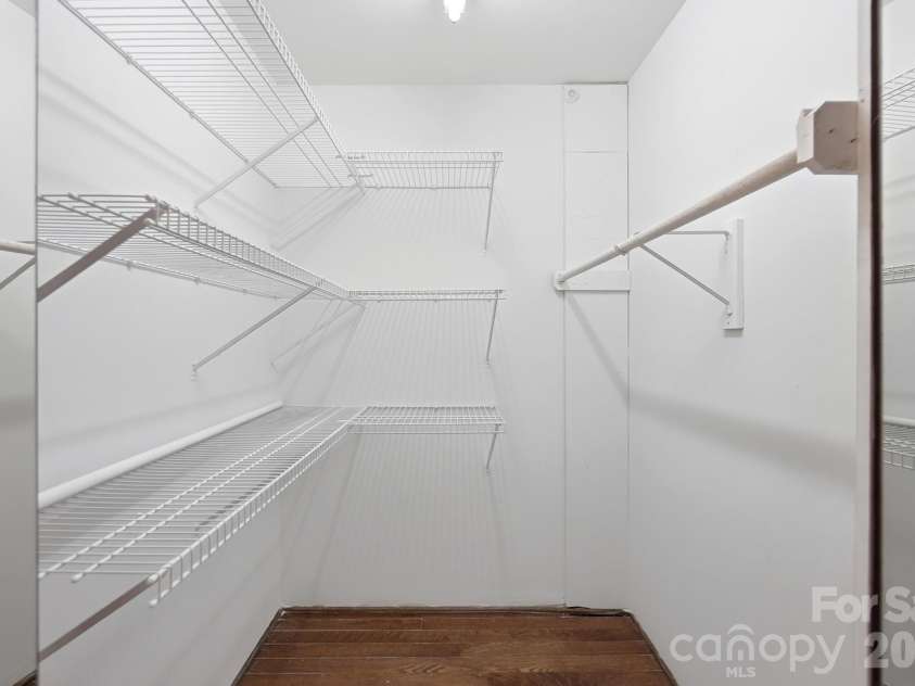 10012 Brass Eagle Lane, Charlotte, NC 28210.  MLS# CAR4406451, YatesRealty ID 39906. 