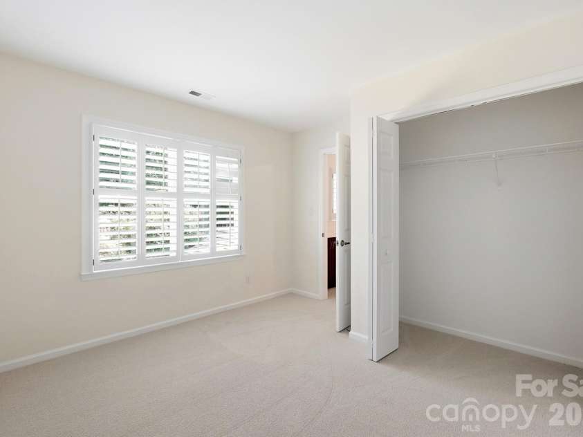 10012 Brass Eagle Lane, Charlotte, NC 28210.  MLS# CAR4406451, YatesRealty ID 39906. 