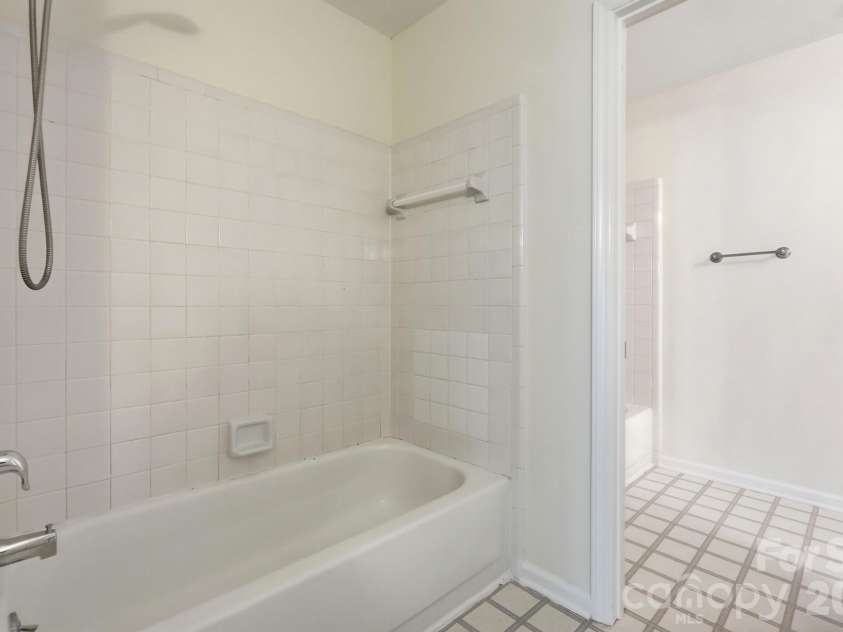 10012 Brass Eagle Lane, Charlotte, NC 28210.  MLS# CAR4406451, YatesRealty ID 39906. 