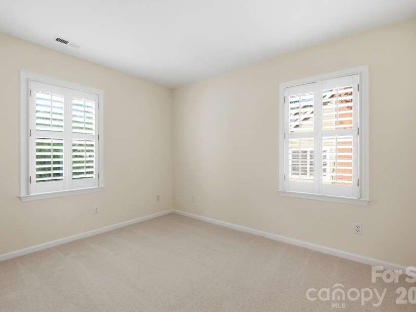 10012 Brass Eagle Lane, Charlotte, NC 28210.  MLS# CAR4406451, YatesRealty ID 39906. 