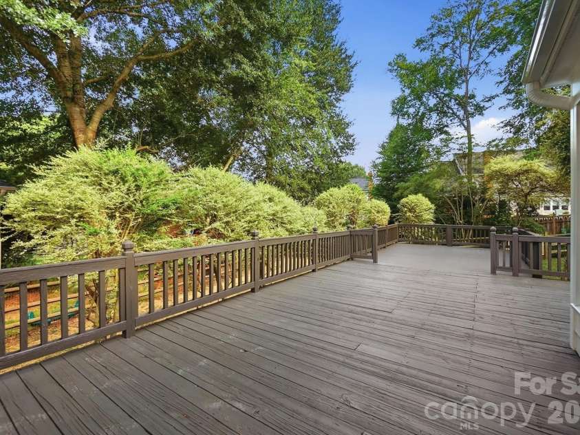 10012 Brass Eagle Lane, Charlotte, NC 28210.  MLS# CAR4406451, YatesRealty ID 39906. 