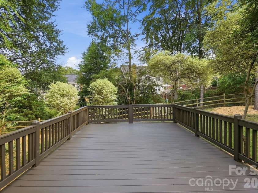 10012 Brass Eagle Lane, Charlotte, NC 28210.  MLS# CAR4406451, YatesRealty ID 39906. 