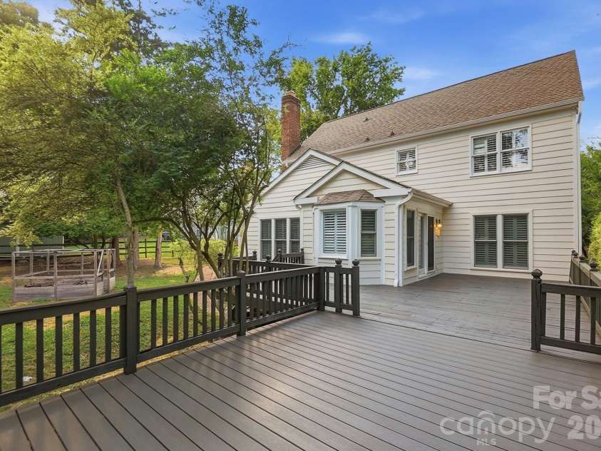 10012 Brass Eagle Lane, Charlotte, NC 28210.  MLS# CAR4406451, YatesRealty ID 39906. 