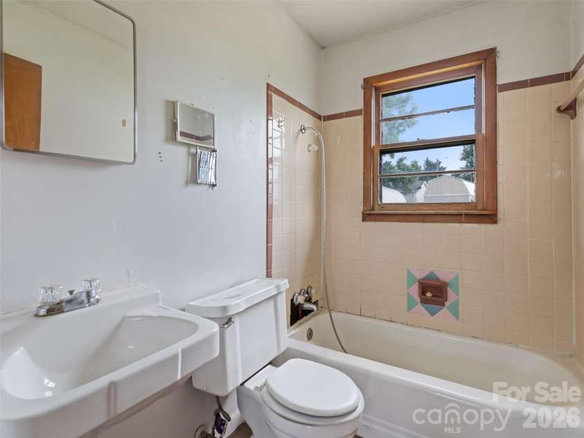 57 Spruce Street, Waynesville, NC 28786.  MLS# CAR4407581, YatesRealty ID 39908. 