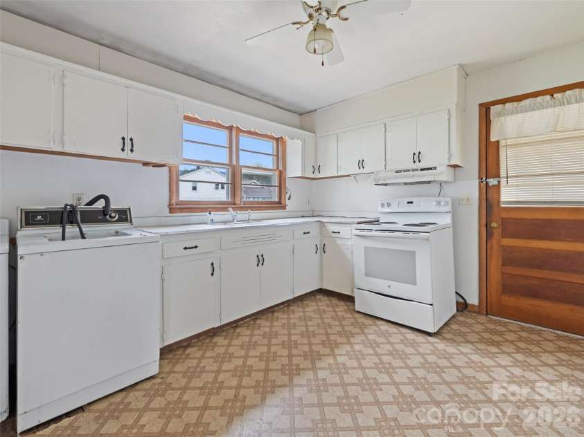 57 Spruce Street, Waynesville, NC 28786.  MLS# CAR4407581, YatesRealty ID 39908. 