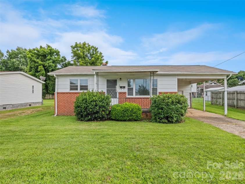 57 Spruce Street, Waynesville, NC 28786.  MLS# CAR4407581, YatesRealty ID 39908. 