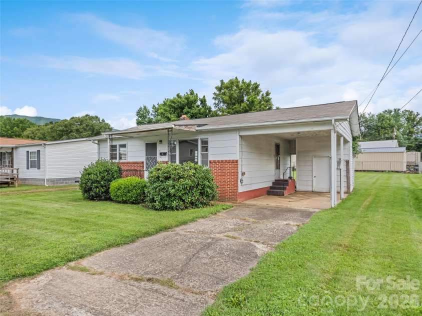 57 Spruce Street, Waynesville, NC 28786.  MLS# CAR4407581, YatesRealty ID 39908. 