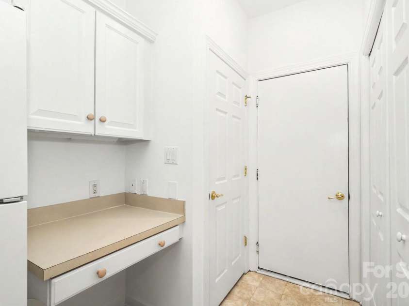 9807 Whispering Willow Court, Charlotte, NC 28210.  MLS# CAR4405477, YatesRealty ID 39909. Laundry