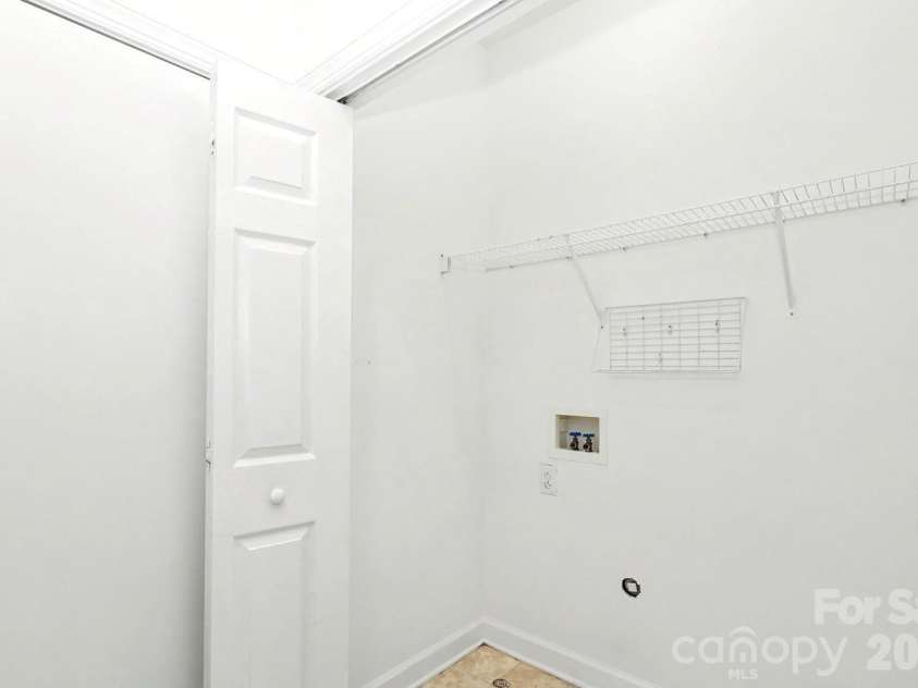 9807 Whispering Willow Court, Charlotte, NC 28210.  MLS# CAR4405477, YatesRealty ID 39909. Laundry