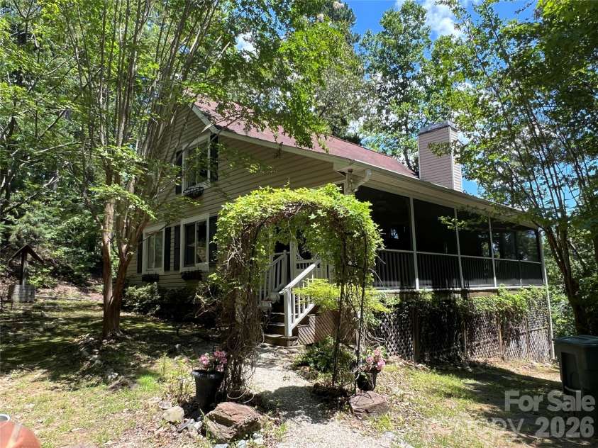 430 Laurel Heights Lane, Tryon, NC 28782.  MLS# CAR4277530, YatesRealty ID 3991. 