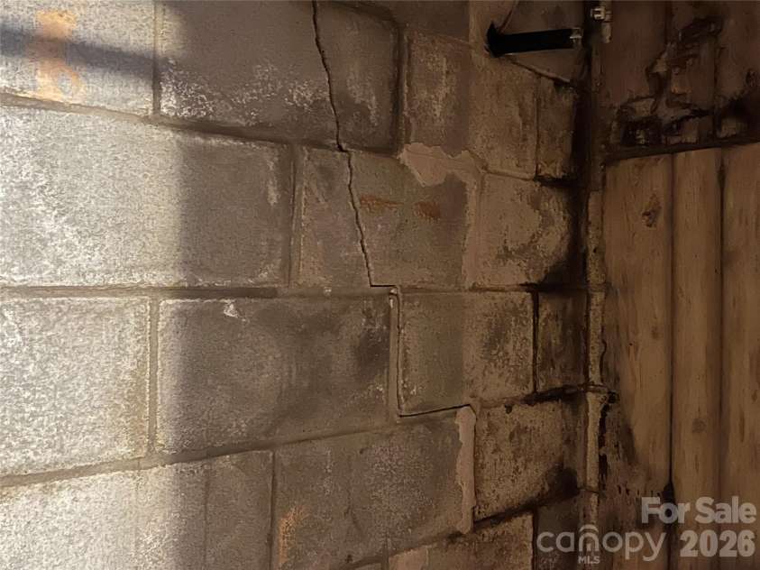 430 Laurel Heights Lane, Tryon, NC 28782.  MLS# CAR4277530, YatesRealty ID 3991. 