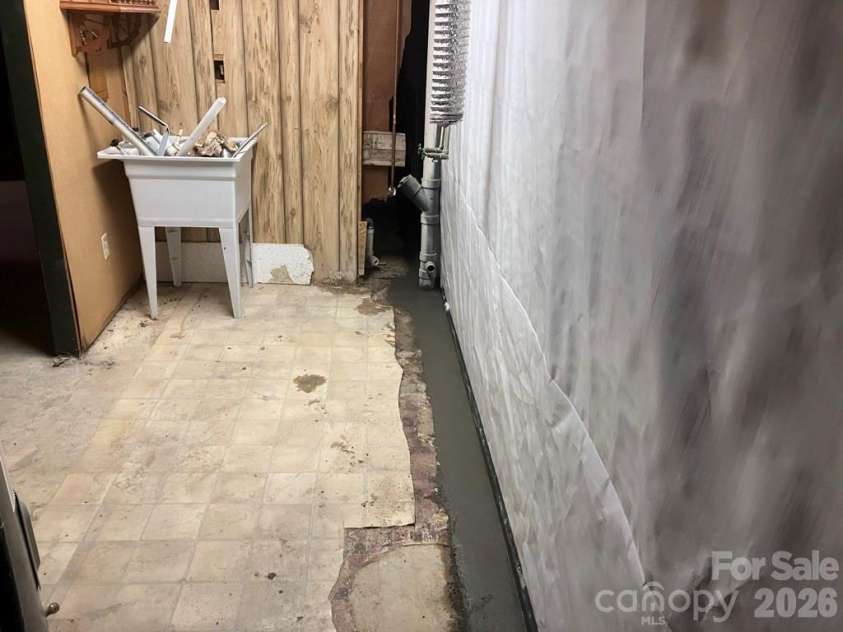 430 Laurel Heights Lane, Tryon, NC 28782.  MLS# CAR4277530, YatesRealty ID 3991. 