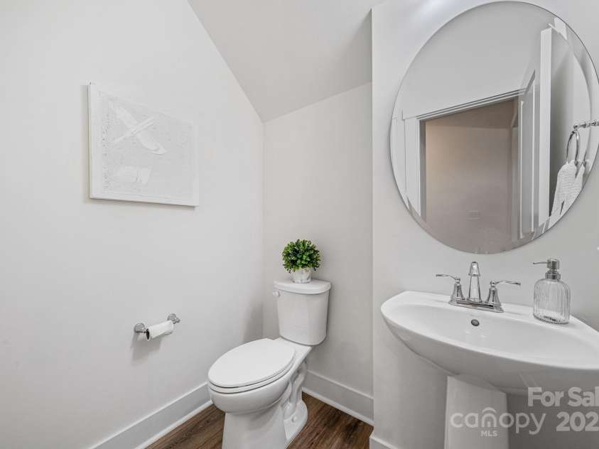 800 Landau Road, Waxhaw, NC 28173.  MLS# CAR4211219, YatesRealty ID 3991. Half Bath