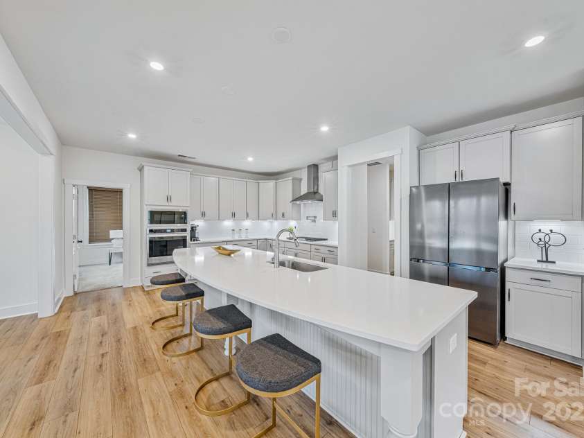 800 Landau Road, Waxhaw, NC 28173.  MLS# CAR4211219, YatesRealty ID 3991. Kitchen