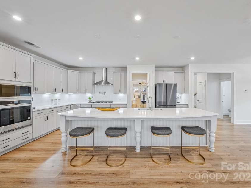 800 Landau Road, Waxhaw, NC 28173.  MLS# CAR4211219, YatesRealty ID 3991. Kitchen with island
