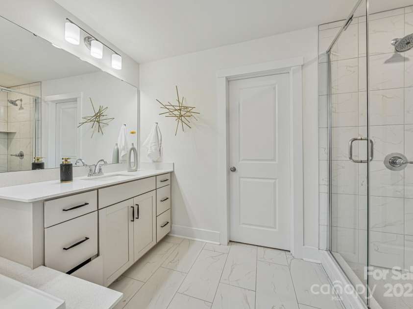 800 Landau Road, Waxhaw, NC 28173.  MLS# CAR4211219, YatesRealty ID 3991. Primary Bathroom