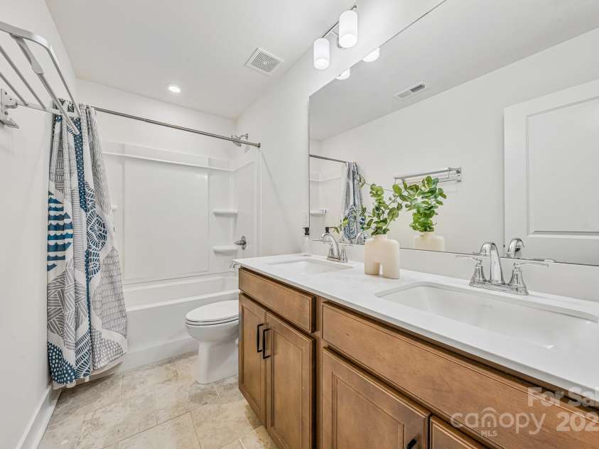 800 Landau Road, Waxhaw, NC 28173.  MLS# CAR4211219, YatesRealty ID 3991. Secondary Bathroom