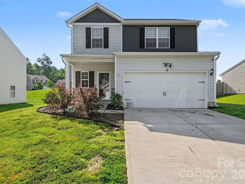 8411 Highgate Drive, Charlotte, NC 28215.  MLS# CAR4406007, YatesRealty ID 39911. 