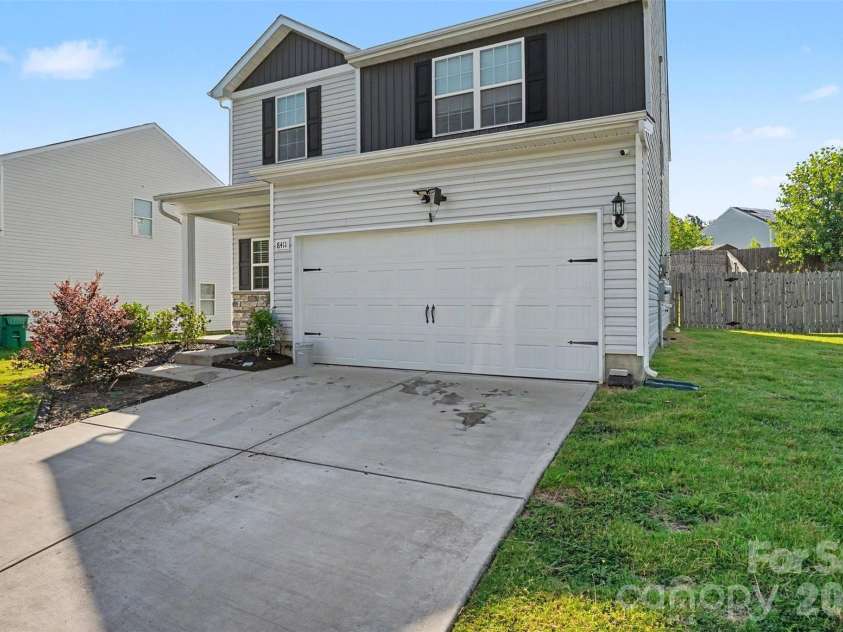 8411 Highgate Drive, Charlotte, NC 28215.  MLS# CAR4406007, YatesRealty ID 39911. 