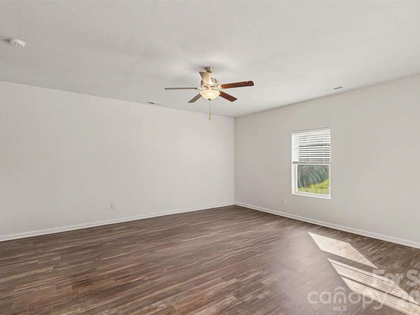 8411 Highgate Drive, Charlotte, NC 28215.  MLS# CAR4406007, YatesRealty ID 39911. 