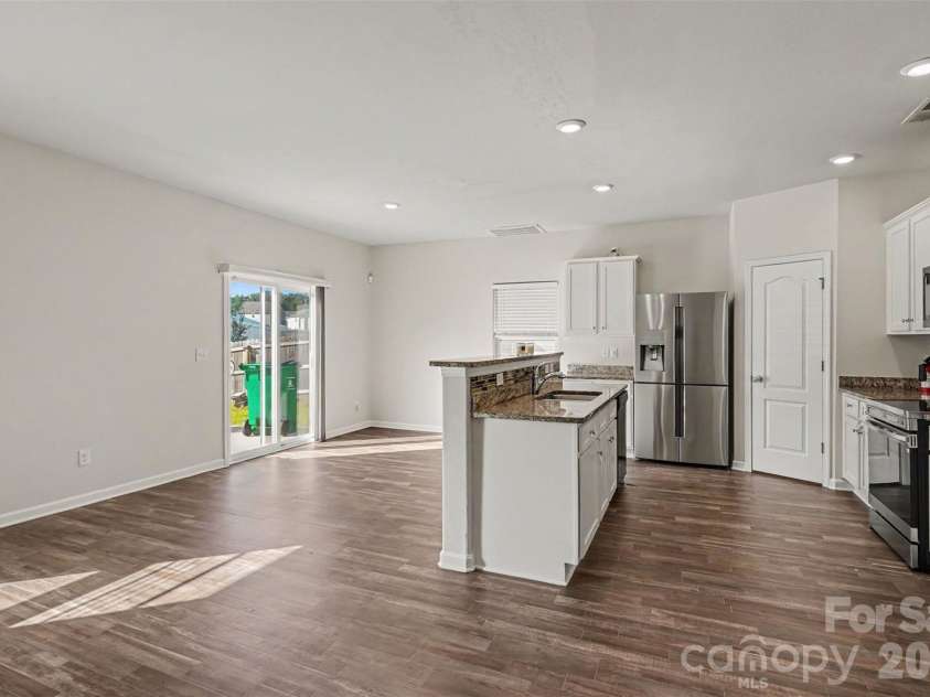 8411 Highgate Drive, Charlotte, NC 28215.  MLS# CAR4406007, YatesRealty ID 39911. 