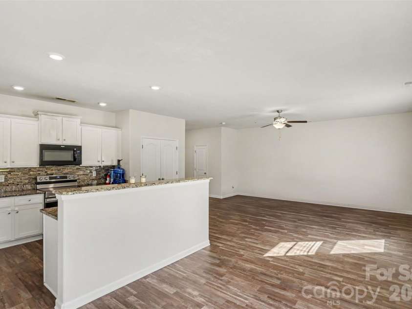 8411 Highgate Drive, Charlotte, NC 28215.  MLS# CAR4406007, YatesRealty ID 39911. 