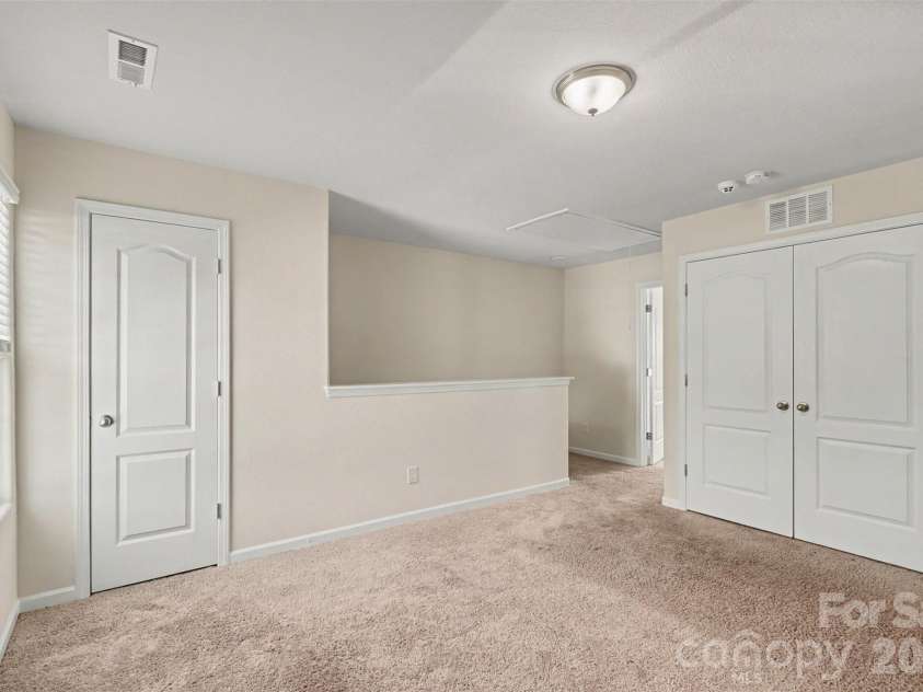 8411 Highgate Drive, Charlotte, NC 28215.  MLS# CAR4406007, YatesRealty ID 39911. 