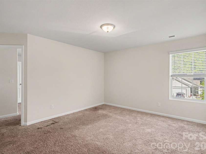 8411 Highgate Drive, Charlotte, NC 28215.  MLS# CAR4406007, YatesRealty ID 39911. 