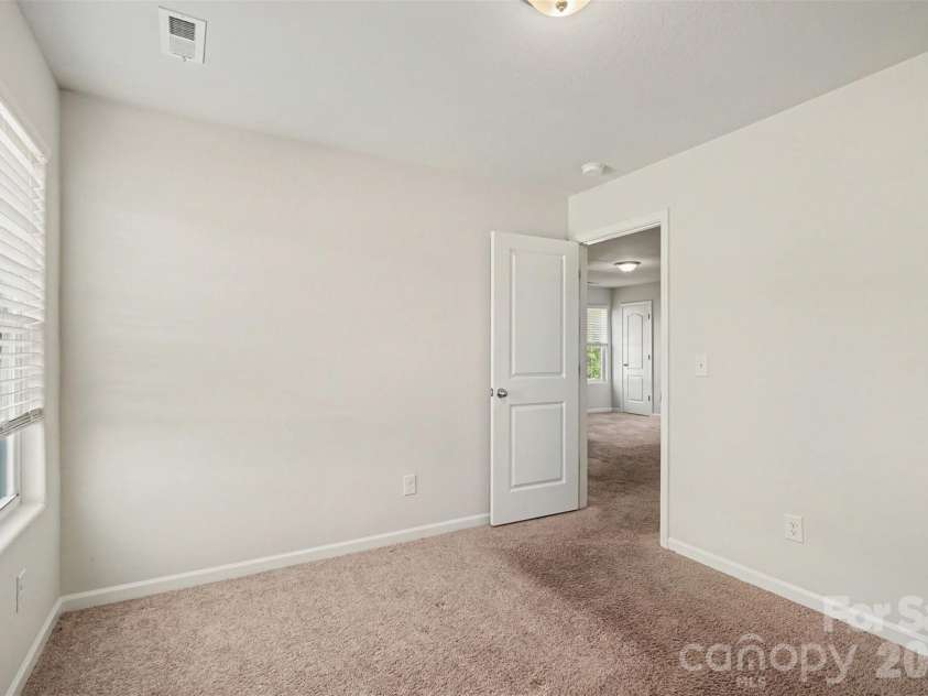 8411 Highgate Drive, Charlotte, NC 28215.  MLS# CAR4406007, YatesRealty ID 39911. 