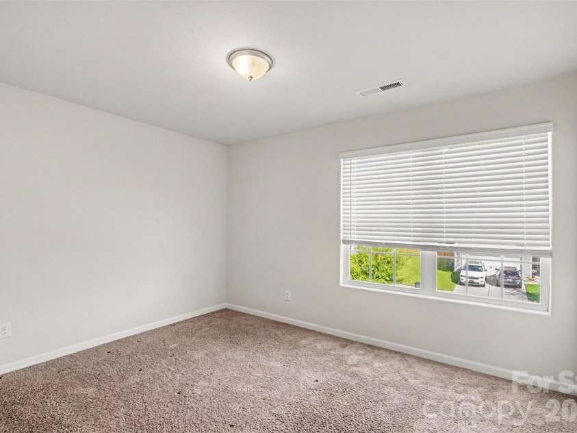8411 Highgate Drive, Charlotte, NC 28215.  MLS# CAR4406007, YatesRealty ID 39911. 