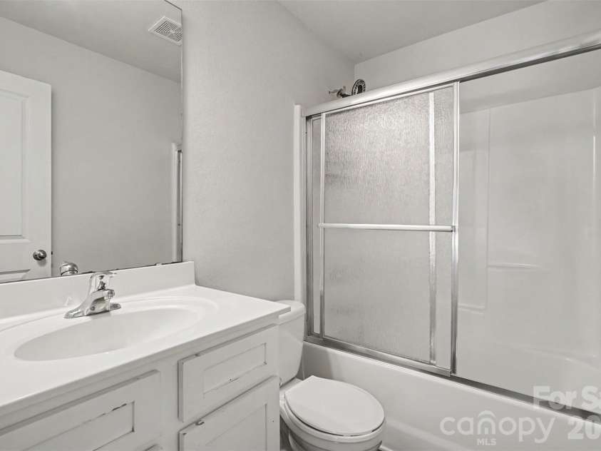 8411 Highgate Drive, Charlotte, NC 28215.  MLS# CAR4406007, YatesRealty ID 39911. 