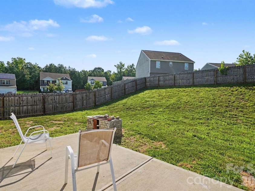 8411 Highgate Drive, Charlotte, NC 28215.  MLS# CAR4406007, YatesRealty ID 39911. 