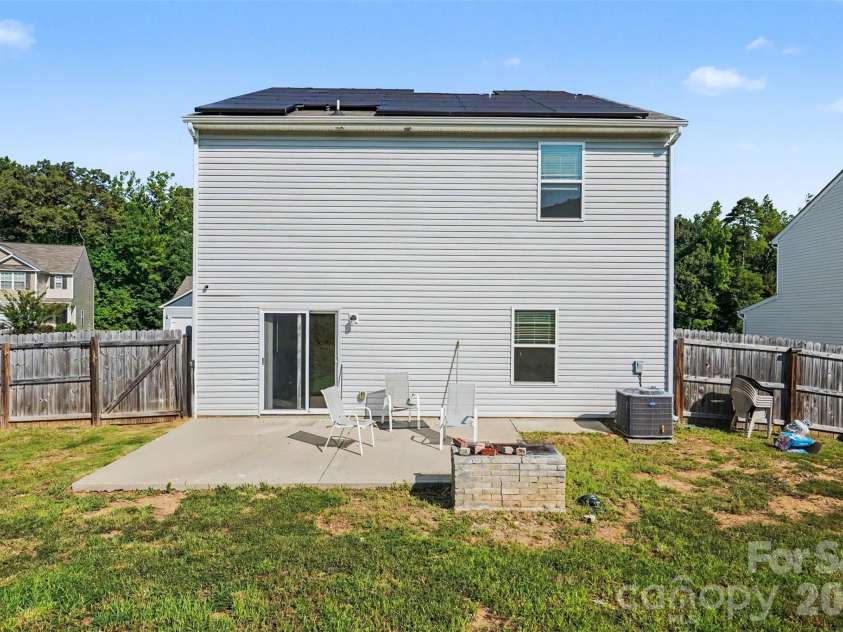 8411 Highgate Drive, Charlotte, NC 28215.  MLS# CAR4406007, YatesRealty ID 39911. 