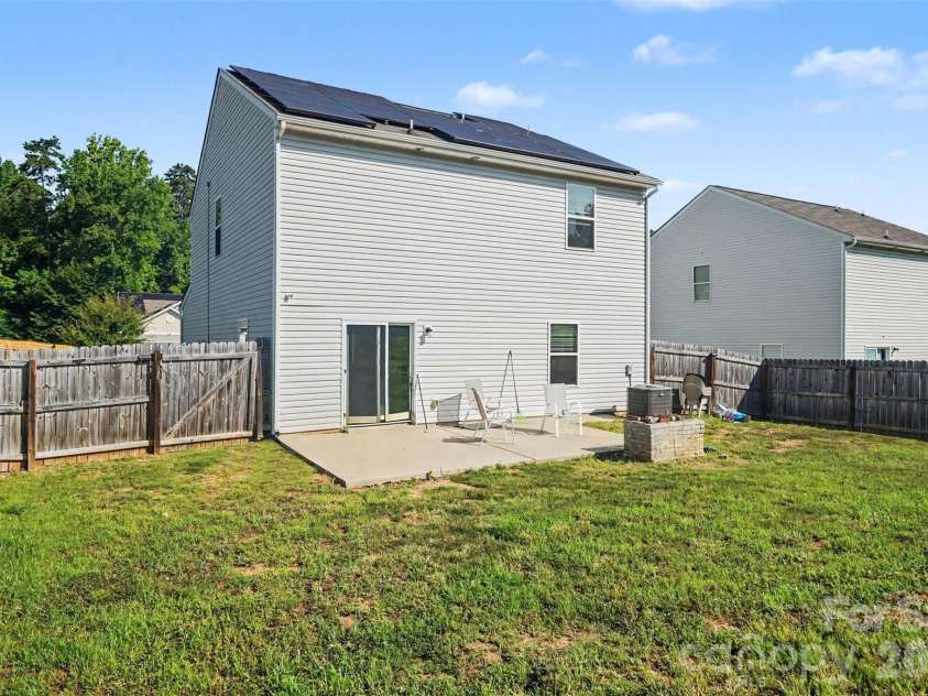 8411 Highgate Drive, Charlotte, NC 28215.  MLS# CAR4406007, YatesRealty ID 39911. 