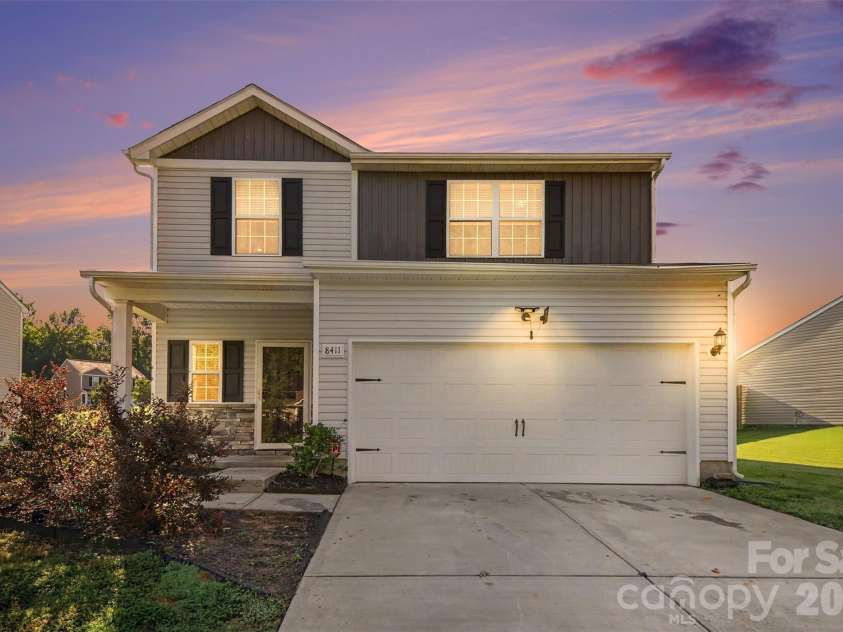 8411 Highgate Drive, Charlotte, NC 28215.  MLS# CAR4421479, YatesRealty ID 39911. 
