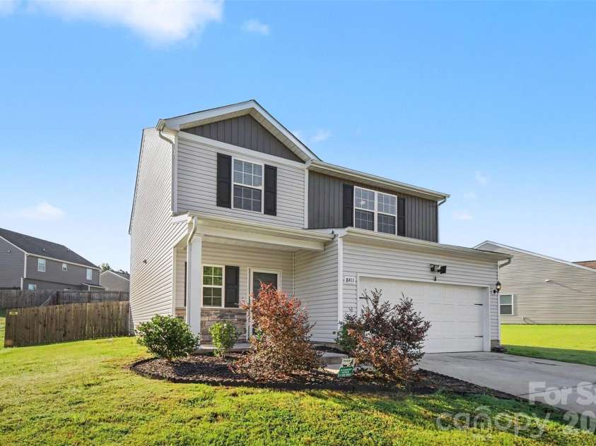 8411 Highgate Drive, Charlotte, NC 28215.  MLS# CAR4421479, YatesRealty ID 39911. 