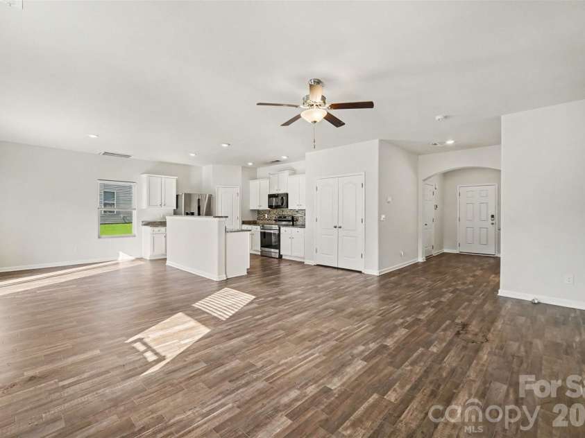 8411 Highgate Drive, Charlotte, NC 28215.  MLS# CAR4421479, YatesRealty ID 39911. 