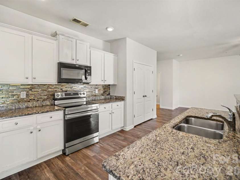 8411 Highgate Drive, Charlotte, NC 28215.  MLS# CAR4421479, YatesRealty ID 39911. 
