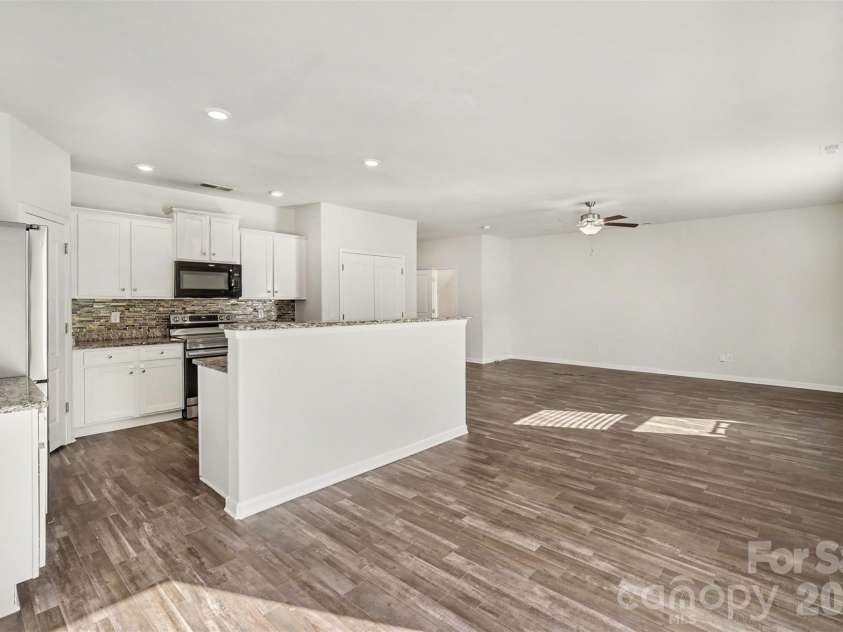 8411 Highgate Drive, Charlotte, NC 28215.  MLS# CAR4421479, YatesRealty ID 39911. 