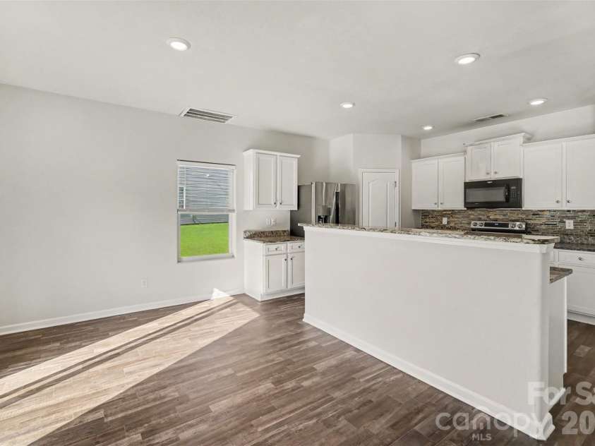 8411 Highgate Drive, Charlotte, NC 28215.  MLS# CAR4421479, YatesRealty ID 39911. 