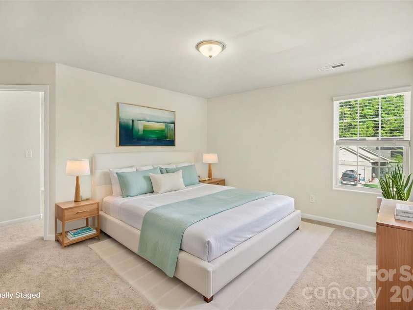 8411 Highgate Drive, Charlotte, NC 28215.  MLS# CAR4421479, YatesRealty ID 39911. 