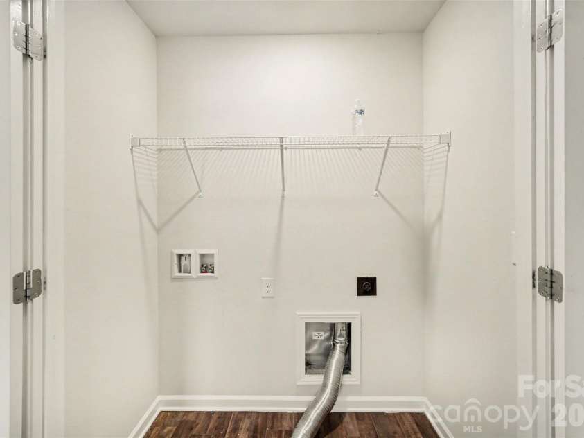 8411 Highgate Drive, Charlotte, NC 28215.  MLS# CAR4421479, YatesRealty ID 39911. 