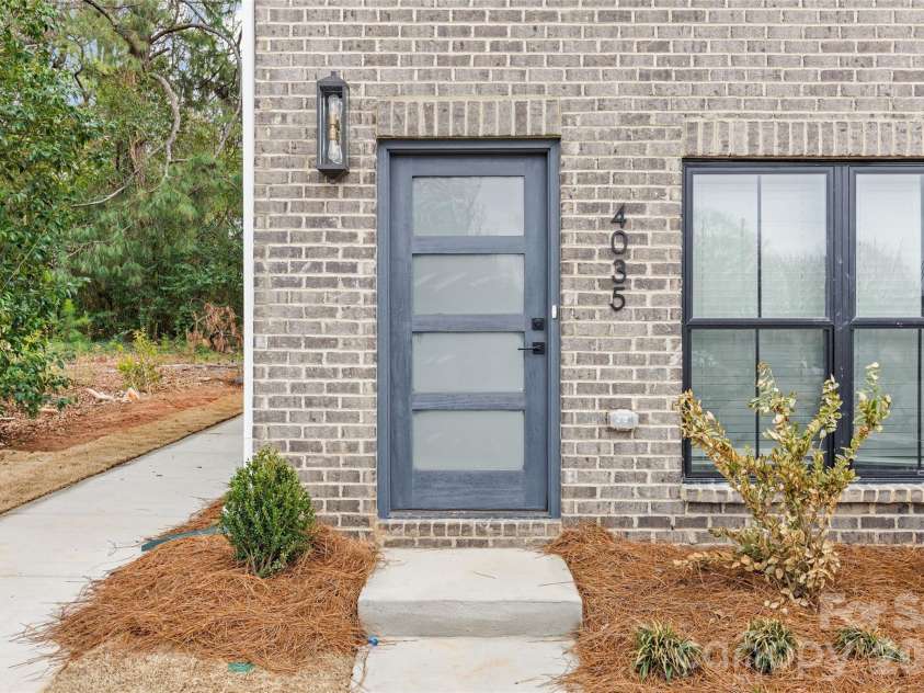 4039 Tryon Street, Charlotte, NC 28217.  MLS# CAR4406137, YatesRealty ID 39913. 