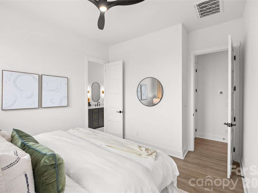 4039 Tryon Street, Charlotte, NC 28217.  MLS# CAR4406137, YatesRealty ID 39913. 