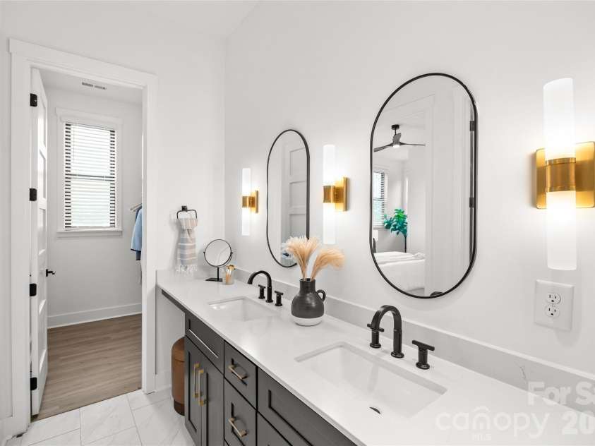 4039 Tryon Street, Charlotte, NC 28217.  MLS# CAR4406137, YatesRealty ID 39913. 