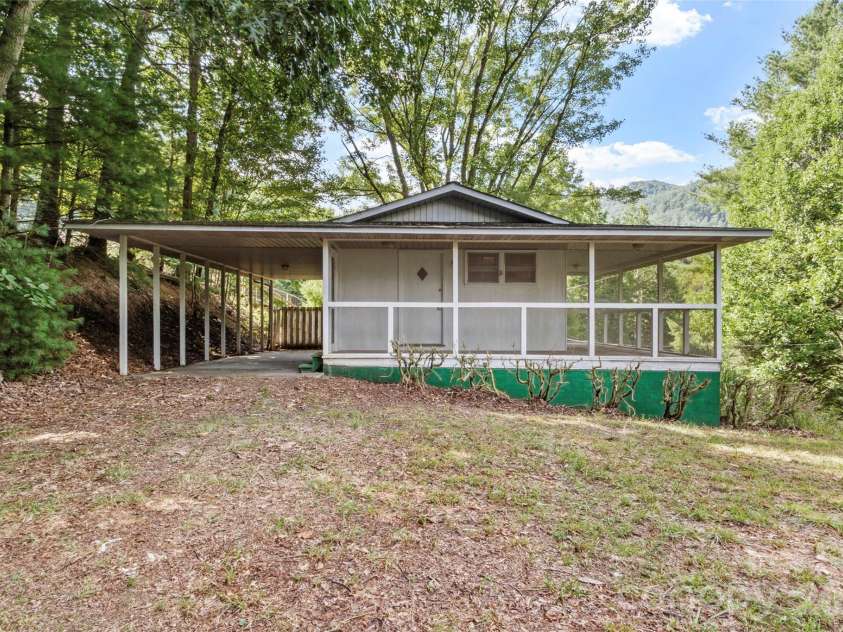 144 Florida Hill Drive, Green Mountain, NC 28740.  MLS# CAR4403040, YatesRealty ID 39914. 